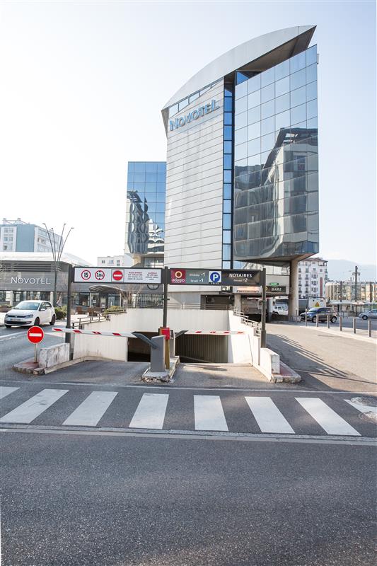 photo du parking de l'étude notarial Naz et associés annecy